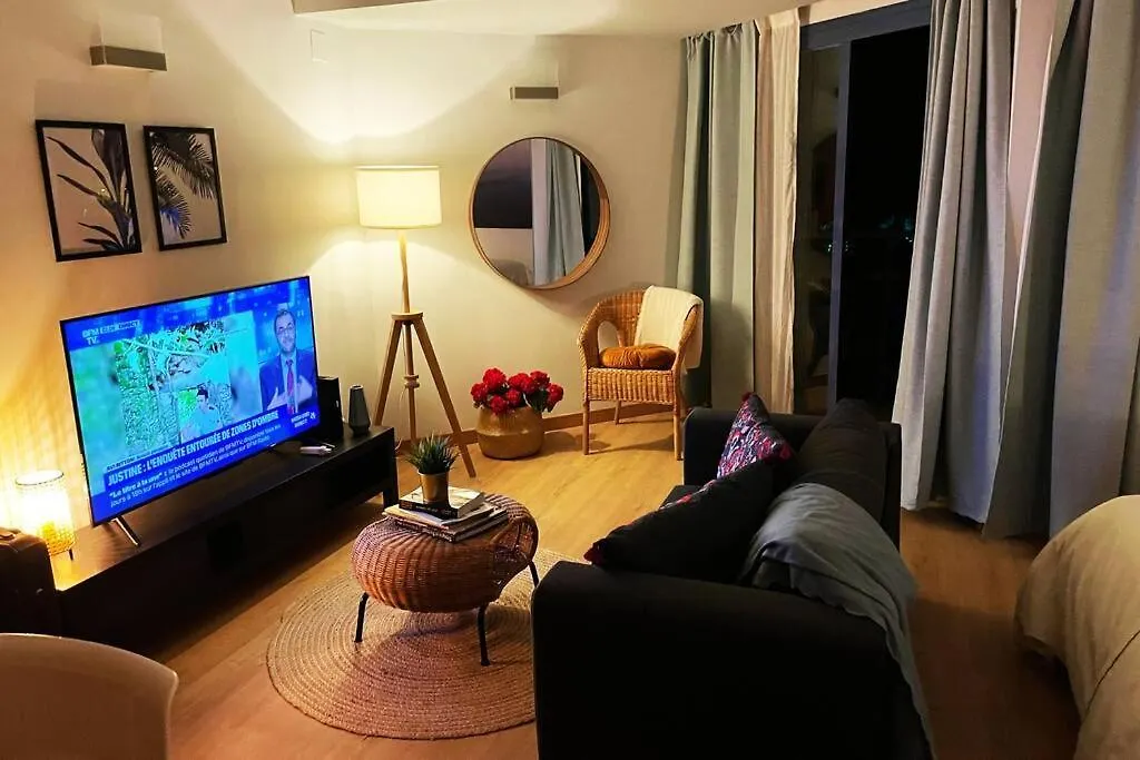 Cozy Renovated Studio Located In Centre Of Benalmadena And Puerto Marina location